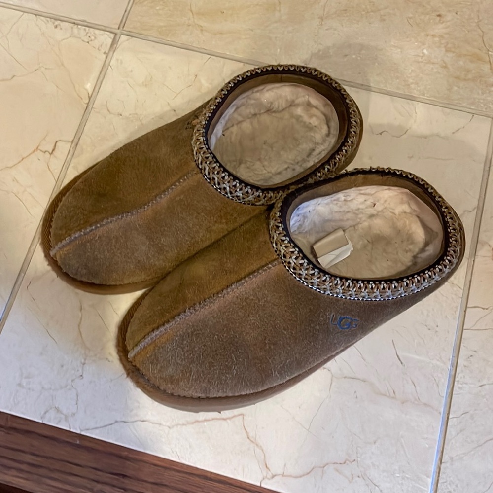 Ugg slippers the kids use them wear outside